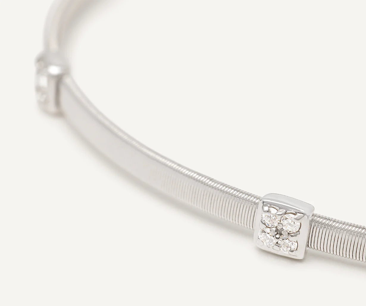 Sottile bracciale con tre pavé di diamanti, Masai, Marco Bicego