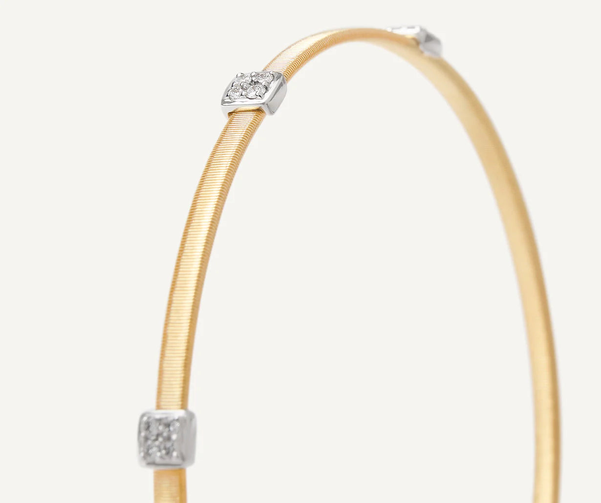 Sottile bracciale con tre pavé di diamanti, Masai, Marco Bicego