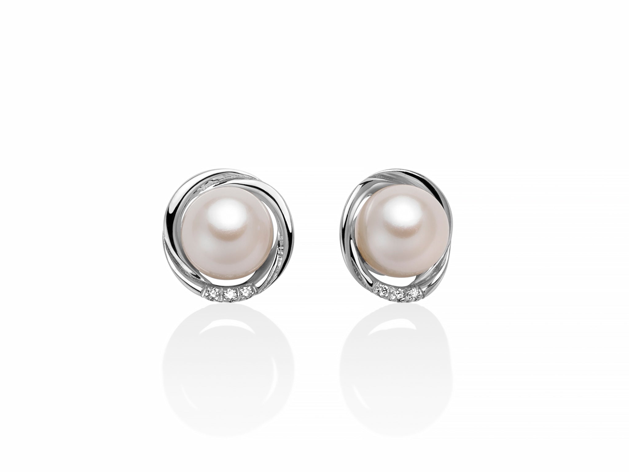 Boucles d'oreilles en or blanc, diamants et perles, Miluna