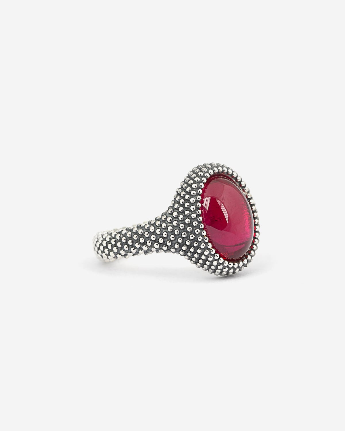 Anello in argento, chevalier ovale puntinato con pietra rossa, Nove25